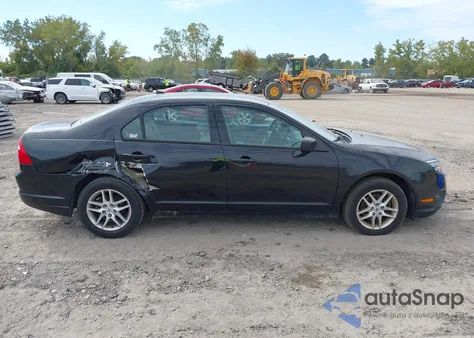 2010 Ford Fusion S z USA, uszkodzony, nr VIN 3FAHP0GA7AR431956